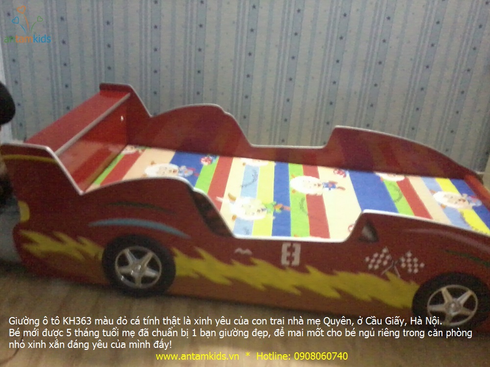 Giường ô tô KH363 màu đỏ cá tính thật là xinh yêu của con trai mẹ Quyên, ở Lê Văn Lương, Cầu Giấy, Hà Nội.