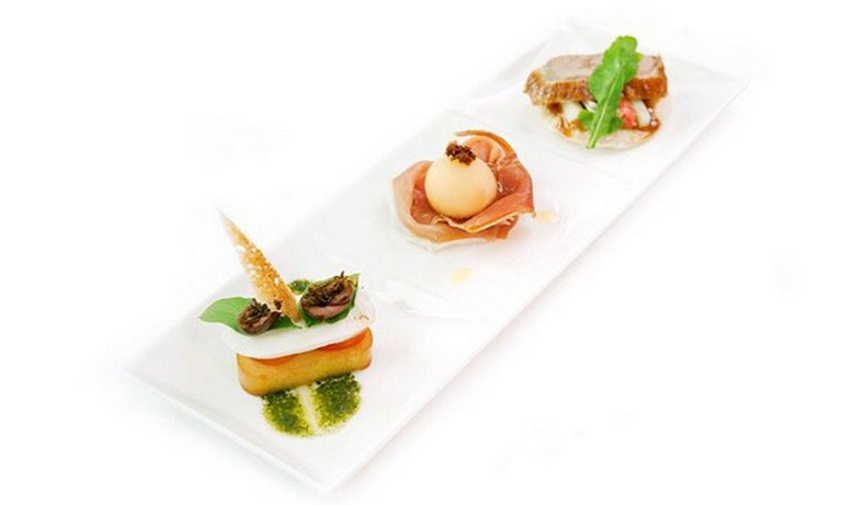 bát đĩa đũa hàn quốc