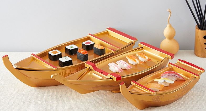 Con thuyền nhựa sushi