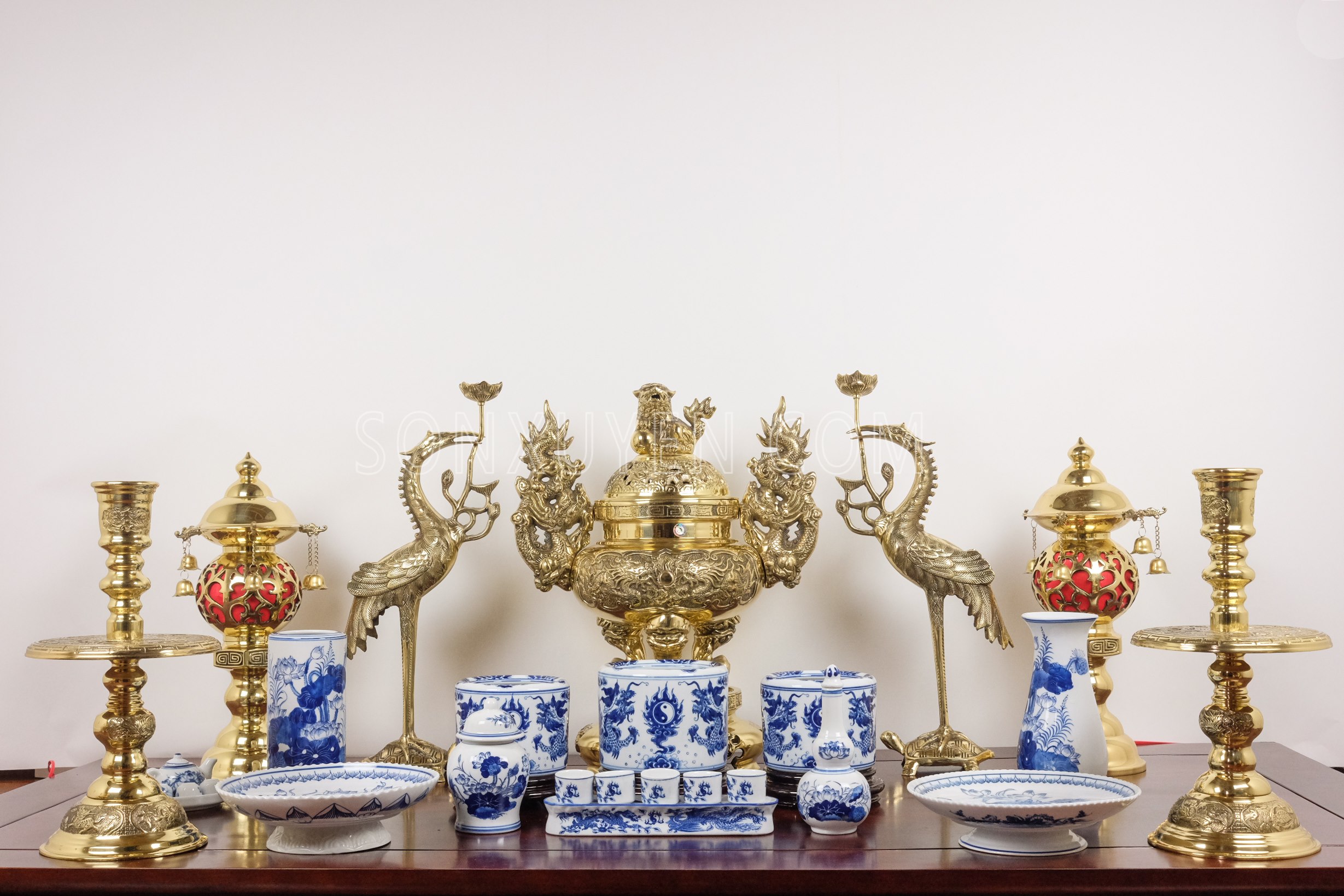 Bộ phú quý #35. Bộ đồ thờ cúng sứ Bát Tràng và đồng, đỉnh đồng cao 57cm.