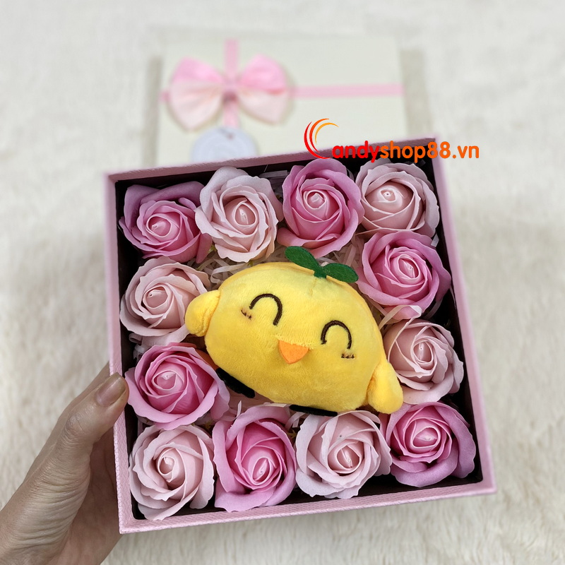 Set hộp quà hoa hồng sáp thơm 12 bông & gà con