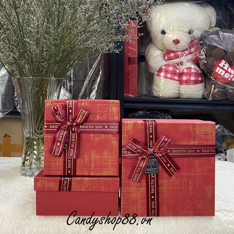 Hộp quà màu đỏ
