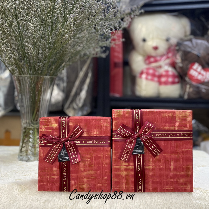 Hộp quà màu đỏ