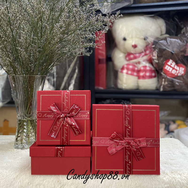 hộp quà vuông màu đỏ
