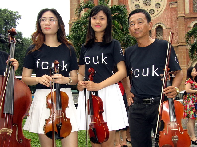 BAN NHẠC FLAMENCO ACOUSTIC SÀI GÒN- LỄ HỘI- ÂM NHẠC ĐƯỜNG PHỐ