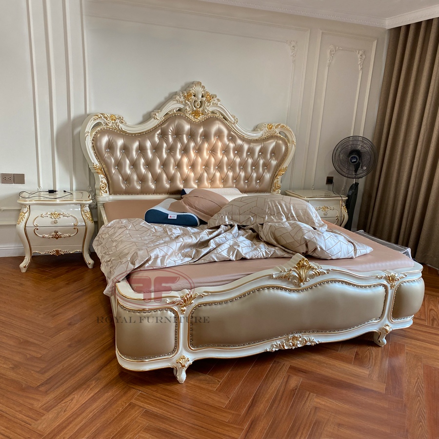 Bộ nội thất tân cổ điển dát vàng nhà chị Minh Anh - Võ Chí Công