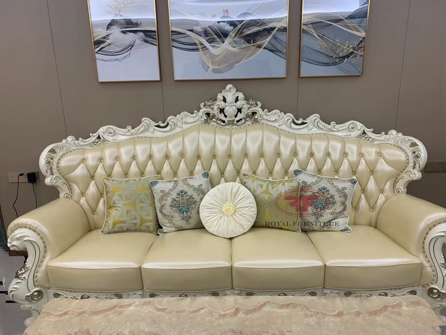 Hoàn thiện bộ sofa sang trọng, hoành tráng nhà anh Kiên - Sơn La