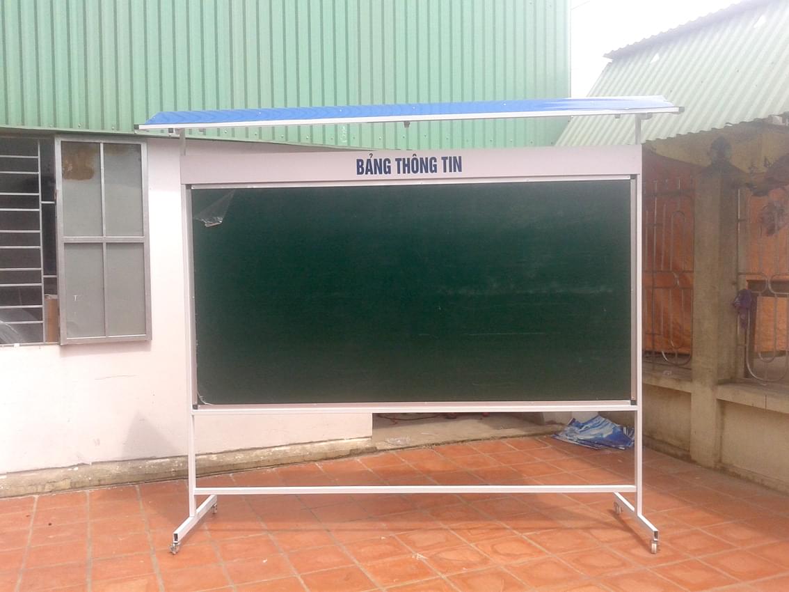 bán bảng thông tin có mái che viết phấn
