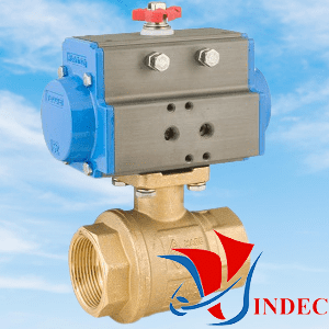 Van bi đồng điều khiển điện có tên tiếng anh là Pneumatically Actuated Bronze / Brass Ball Valves là dòng van bi được gắn thêm bộ tác động khí nén để làm quay trục ty van truyền lực tới bi van nhằm mục đích đóng mở tự động van bi theo yêu cầu mục đích sử dụng trong công việc được hiệu quả hơn.