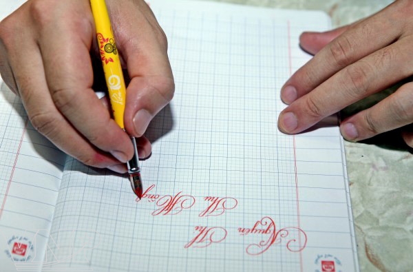 Nghiệm về nhân quả từ viết chì và viết mực