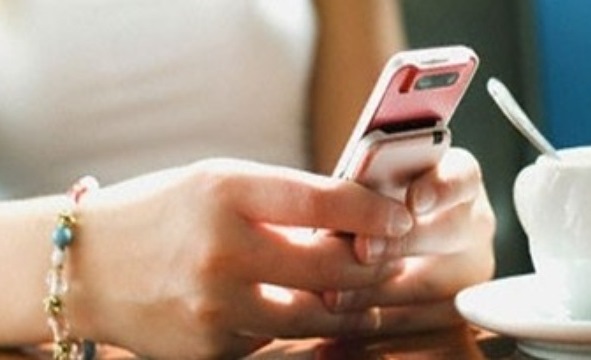 Thừa nhận đi, nhắn tin cho người cũ chỉ có thể là bạn nhớ họ mà thôi