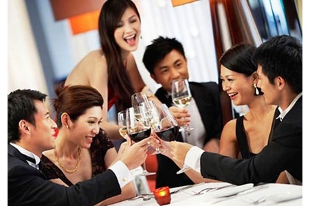 Phụ nữ - những nạn nhân thầm lặng trên mâm rượu