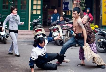 Có nên bênh vực người cô thế?