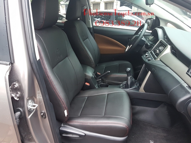 Bọc ghế da màu đen, viền chỉ đỏ cho xe Innova 2017