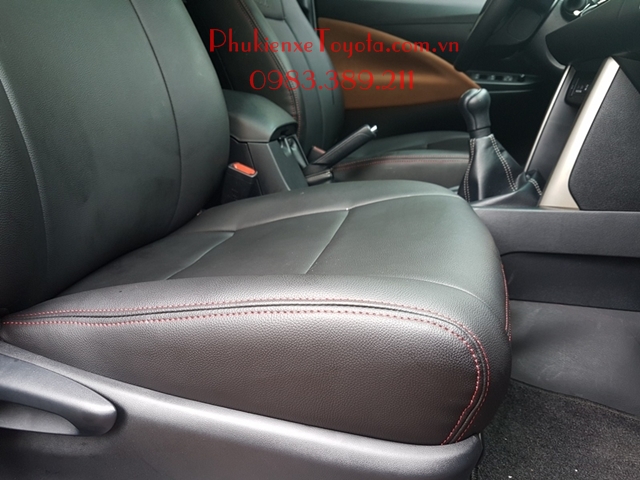 da màu nâu pha đen viền chỉ đỏ lắp cho xe innova 2017