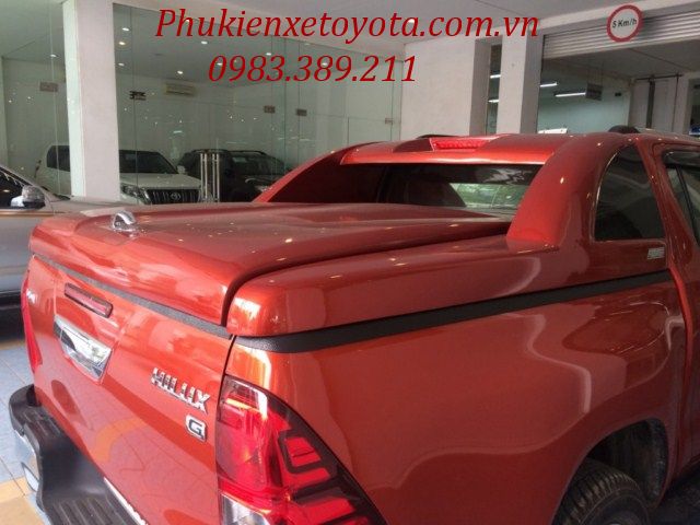 Nắp thùng thấp lắp lên xe Hilux G màu cam khá đẹp và bắt mắt