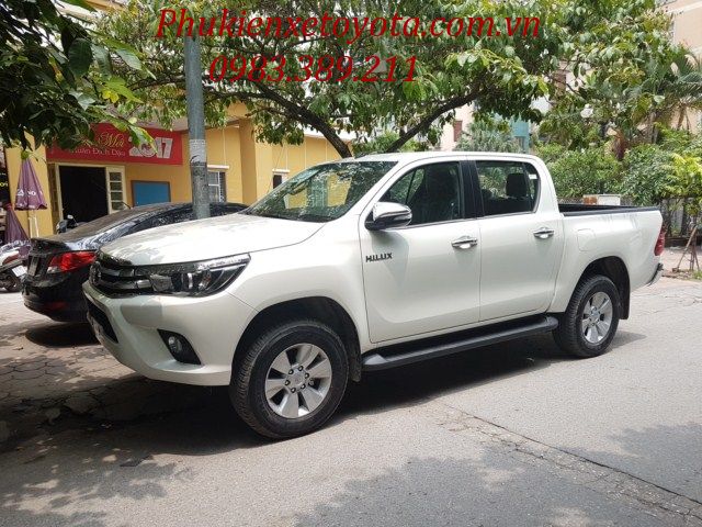 Xe bán tải Hilux 2017 chưa có nắp thùng.