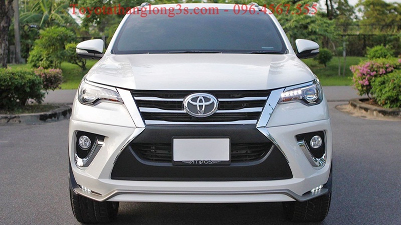 Ốp cản trước khiến lưới tản nhiệt dạng chữ X tương tự trên Lexus LX570