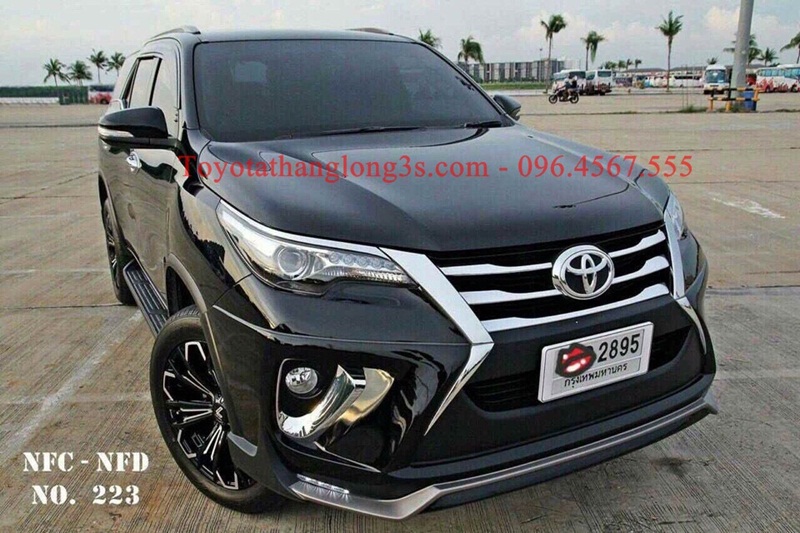 Fortuner màu đen lắp body kit nhập khẩu Thái Lan