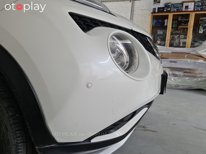 Cảm biến trước sau 6 mắt của Steelmate cho xe Nissan Juke được thiết kế tinh tế hiện đại