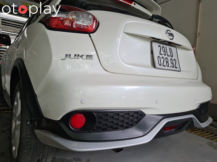 Cận cảnh mắt Cảm biến sau 6 mắt của Steelmate cho xe  Nissan Juke