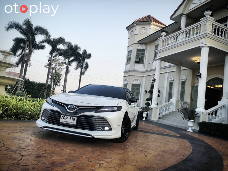 Xe Toyota Camry lắp bodykit Ativus bên Thái Lan rất nhiều