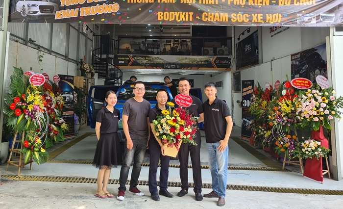 Anh em C89 Factory và Auto Tứ Quý mừng khai trương