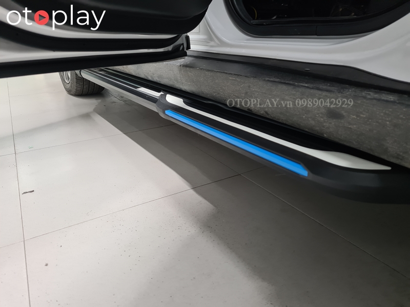 Bậc bước chân Mitsubishi Outlander lắp tại OTOPLAY