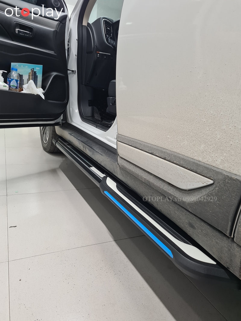 Bậc bước chân Mitsubishi Outlander nhập khẩu chính hãng