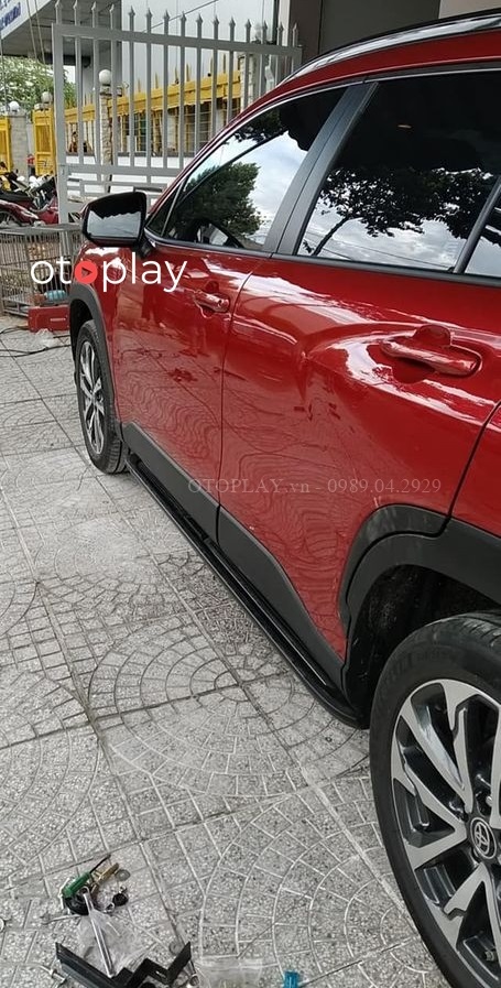 Bậc bước chân xe Toyota Cross
