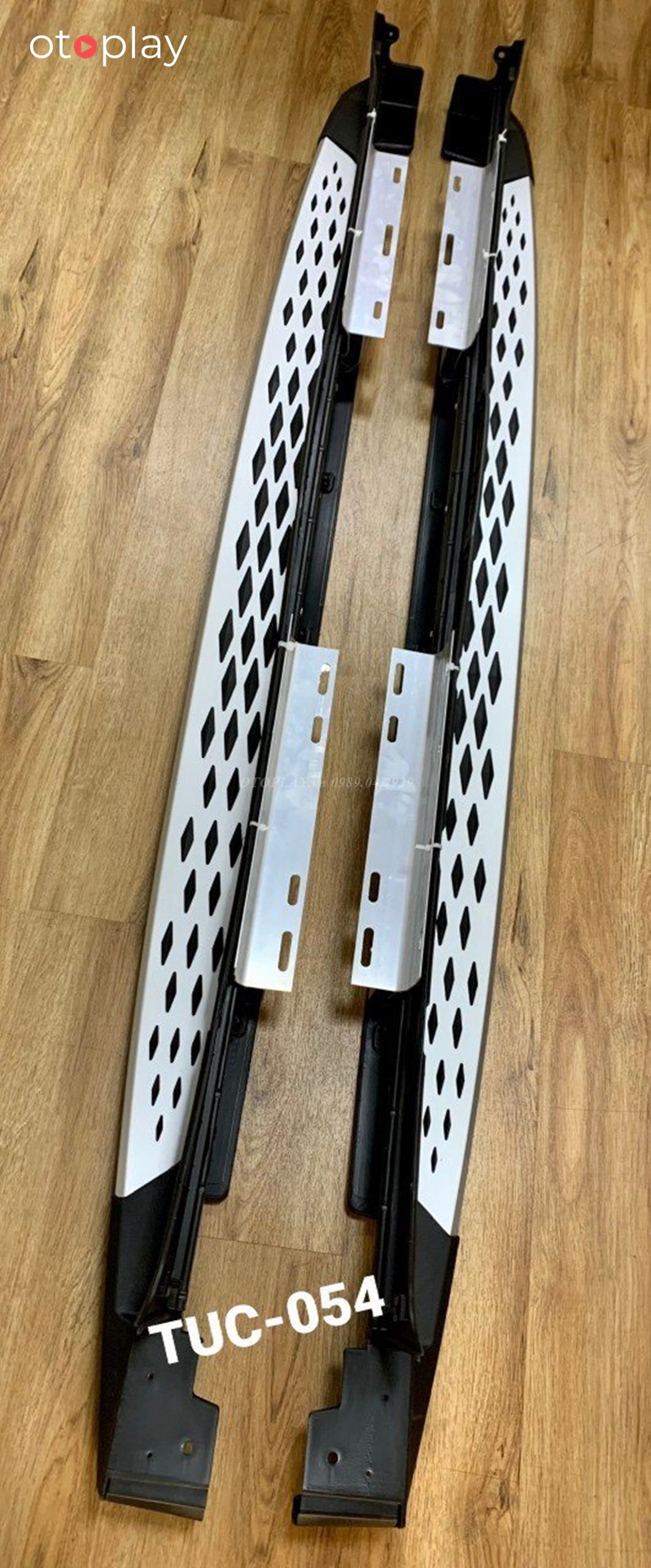 Mẫu Tucson 054 độc đáo nổi vân hình con lô, giúp tăng tính thẩm mỹ và chống trơn trượt