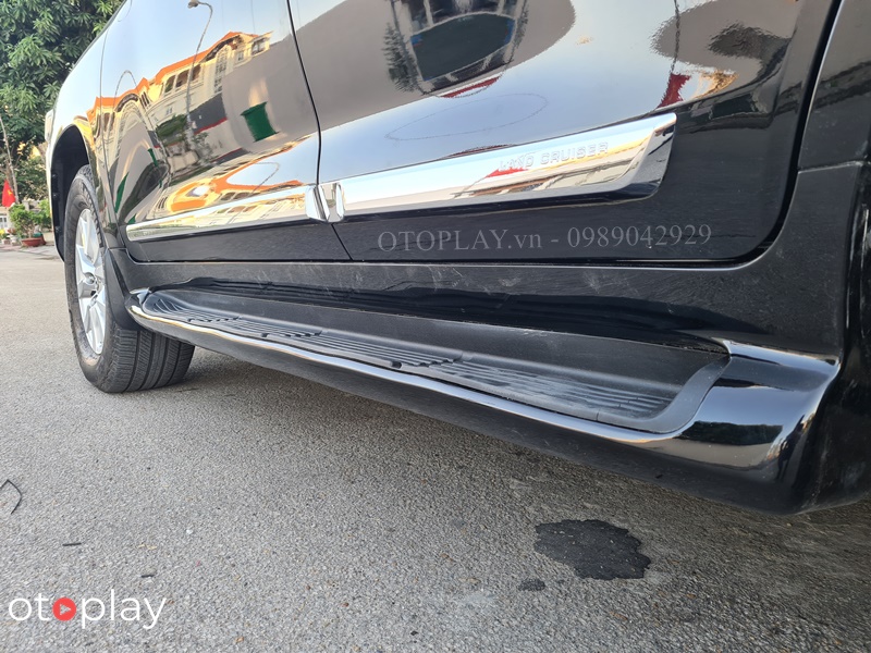 Lắp Bậc bước chân có đèn Land Cruiser tại nhà cho khách