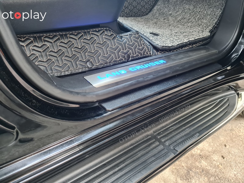 Nẹp bước chân có đèn Land Cruiser