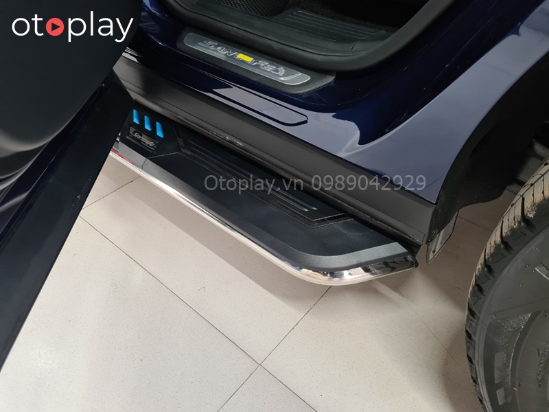 Cận cảnh Bậc bước chân Hyundai Santafe 2021-2022