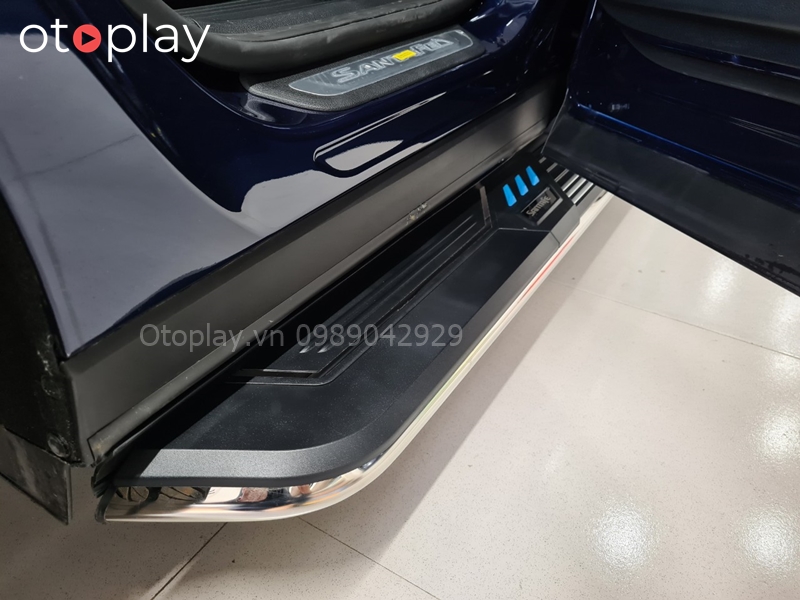 Cận cảnh Bậc bước chân Hyundai Santafe 2021-2022