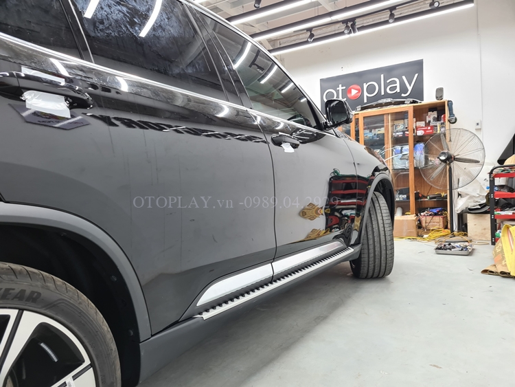 Lắp đặt bậc bước chân xe Vinfast Lux SA tại OTOPLAY