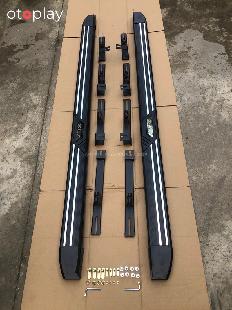 Mẫu bậc dẫm XL7 đơn giản nhưng được khách hàng ưa chuộng