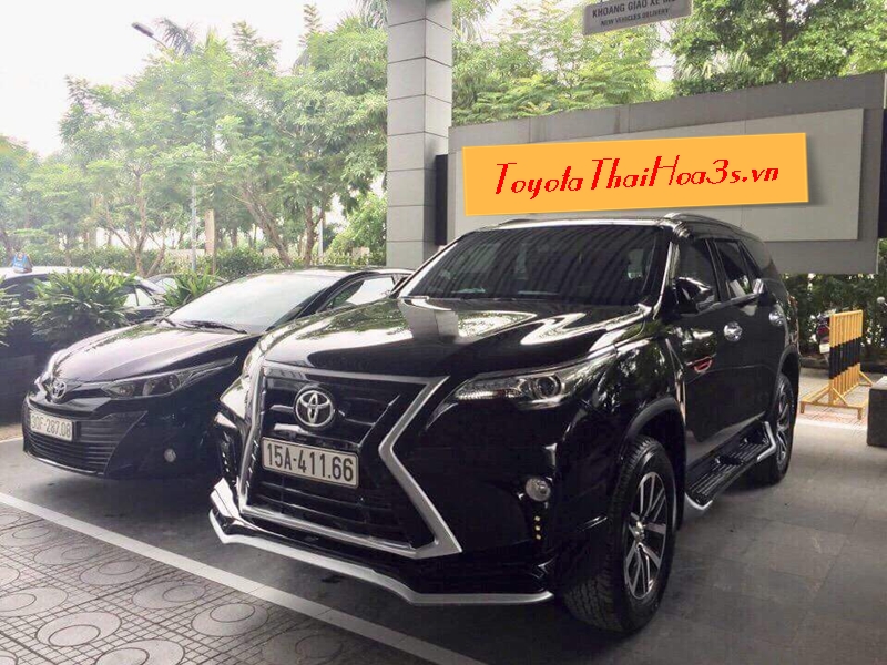 Bộ bodykit NKS lắp cho xe Fortuner màu đen