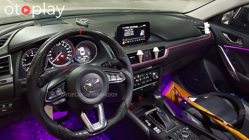 Bọc vô lăng cacbon fiber cho xe Mazda