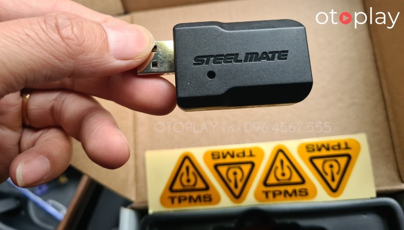 Đầu thu bộ cảm biến áp suất lốp lên màn hình DVD cắm qua cổng usb