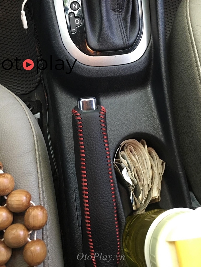 Bọc da cần phanh tay xe hơi