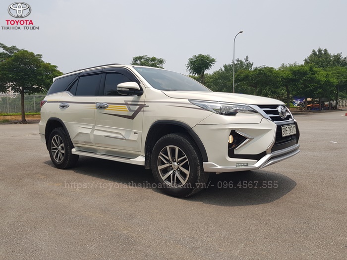 Cản trước có 2 đèn Led phía dưới rất đẹp mắt