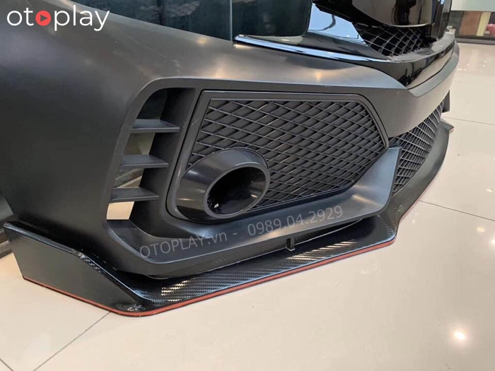 Honda Civic sau khi độ Body kit Type R trông cực kỳ thể thao và hầm hố