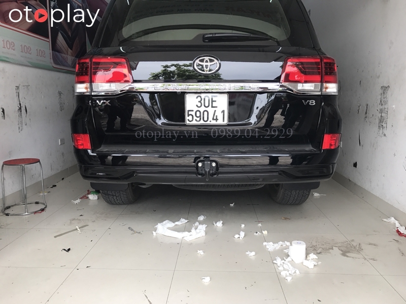 Đuôi Land Cruiser có móc kéo lắp bodykit