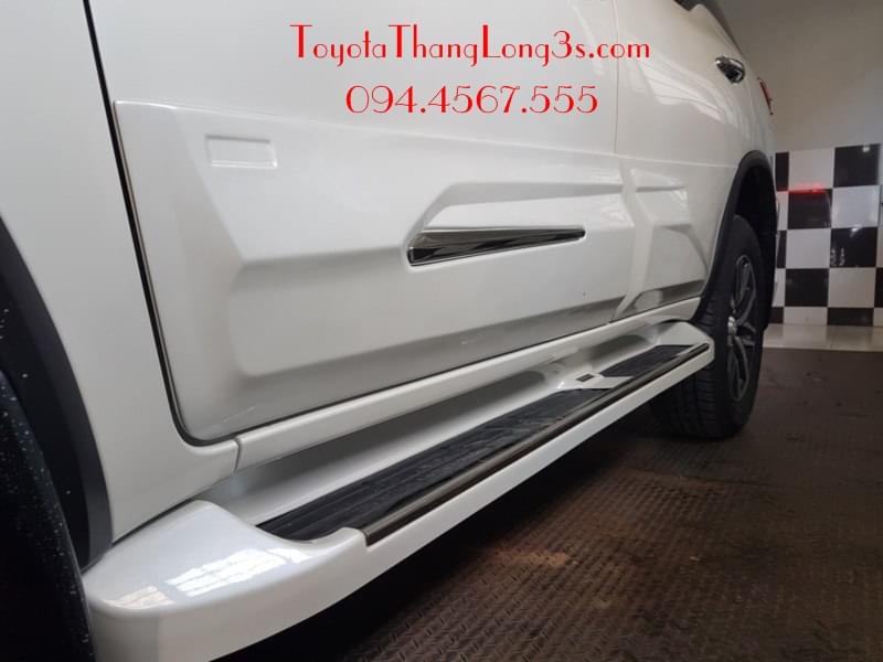 Ốp bậc lên xuống và ốp cánh cửa trong bộ quây xe Fortuner