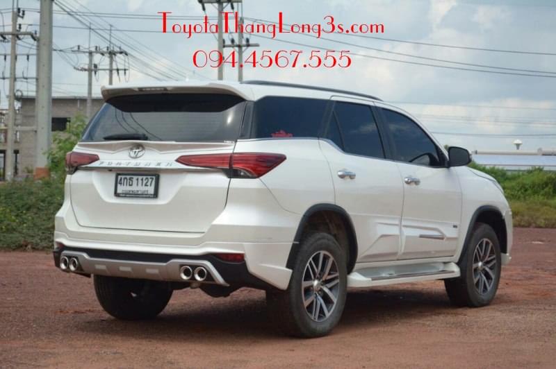 cản sau 4 ống bô rất đẹp và trang nhã