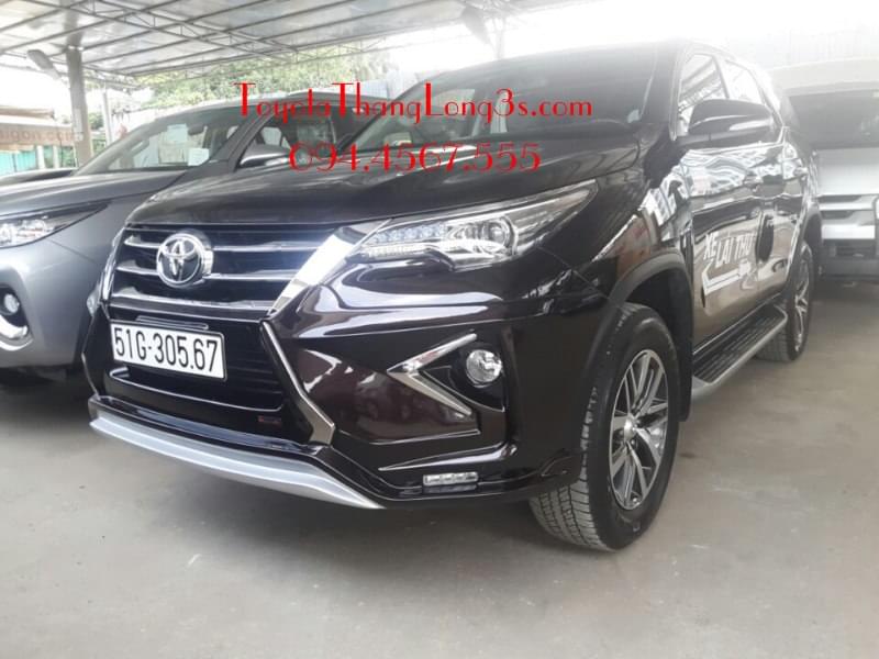 Xe Fortuner màu nâu ánh kim lắp bodykit cực đẹp tại Sài Gòn.