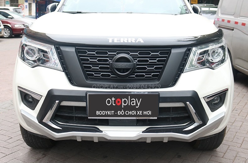 Xe Terra thay ca lăng và body lips trước