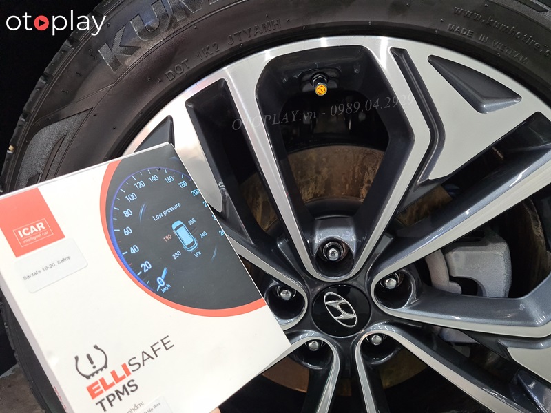 Cảm biến áp suất lốp Santafe có chức năng phát ra tín hiệu cảnh báo bằng âm thanh - hình ảnh khi không khí rò rỉ