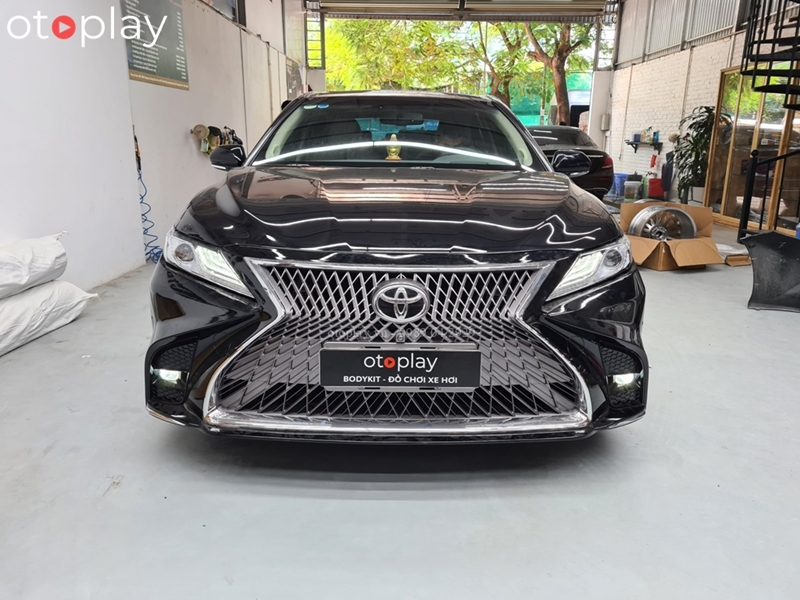 Camry độ cản Lexus tại trung tâm nội thất bodykit xe hơi OTOPLAY